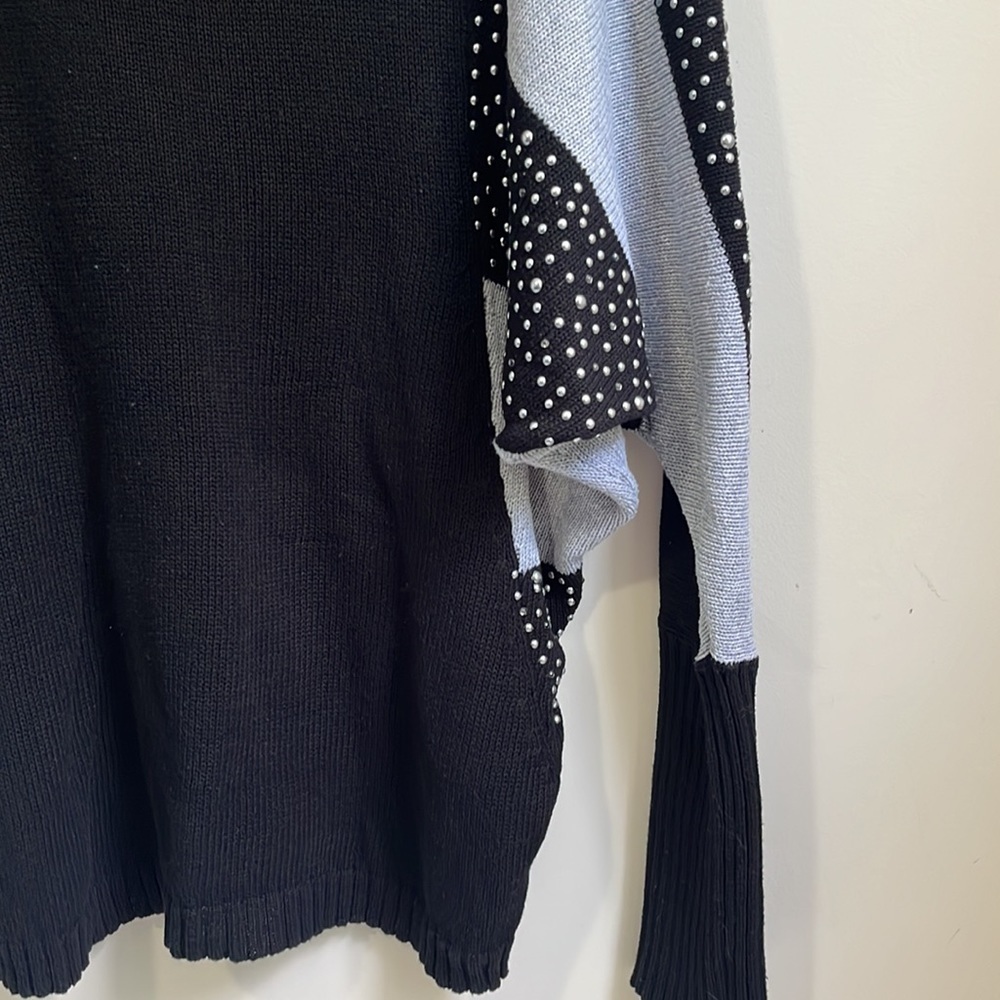 Karma Blue Women’s Dolman Sleeve Sweater Size Large - Picture 3 of 8